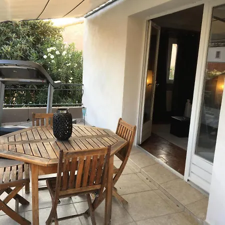 Bed & Breakfast Appartement Janas , Haut de villa 90m2 4*